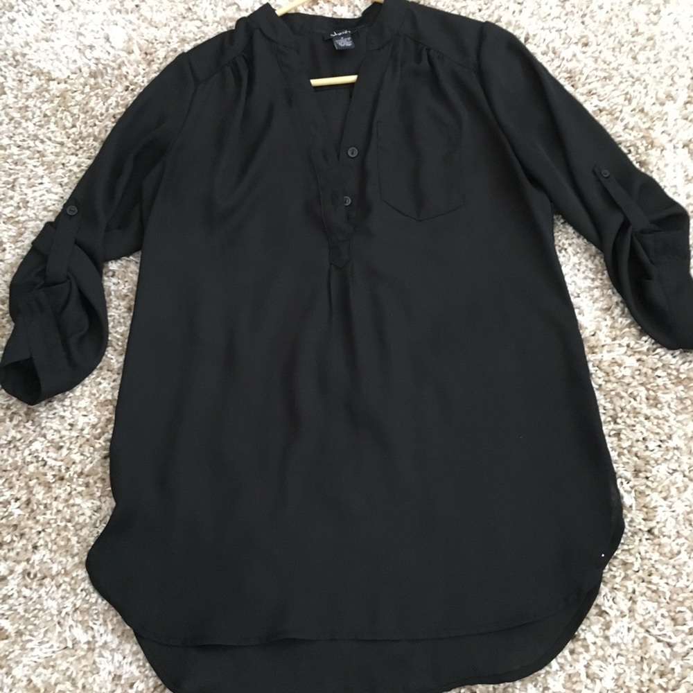 CLEARANCE Justify medium black flowy blouse.